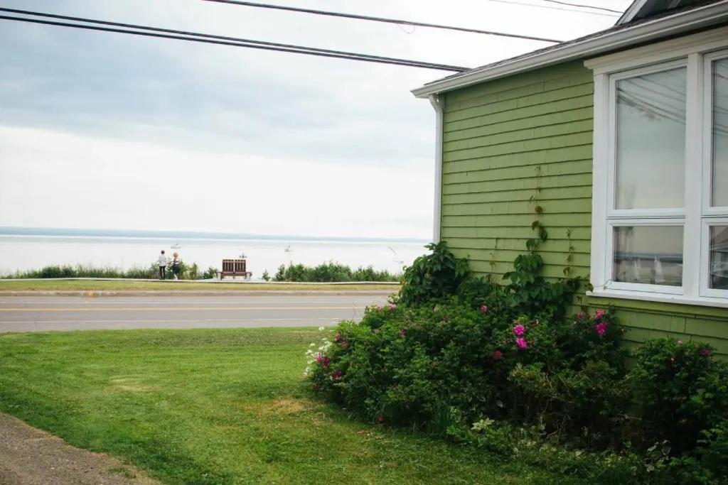 Manoir Belle Plage Hotel Carleton-sur-Mer Exterior photo